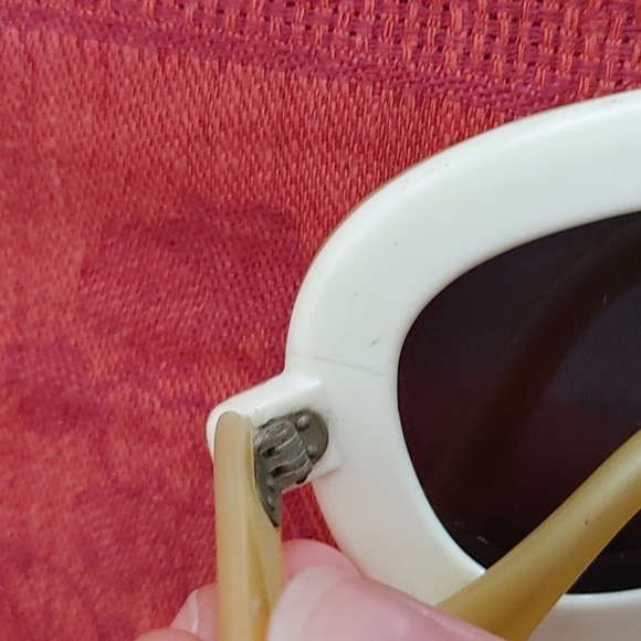 Vintage yellow sunglasses. Made for a narrow face made in Italy. - Picture 6 of 8